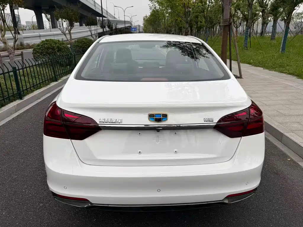 Geely Emgrand — миниатюра 5