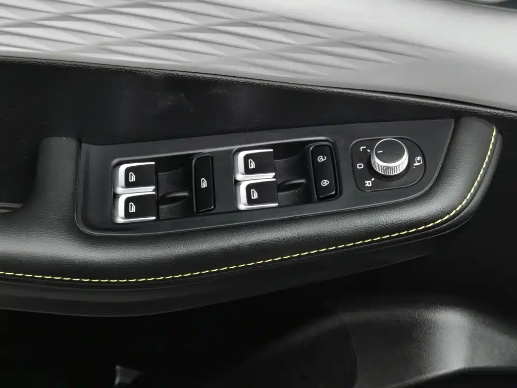 Geely Binyue — миниатюра 9