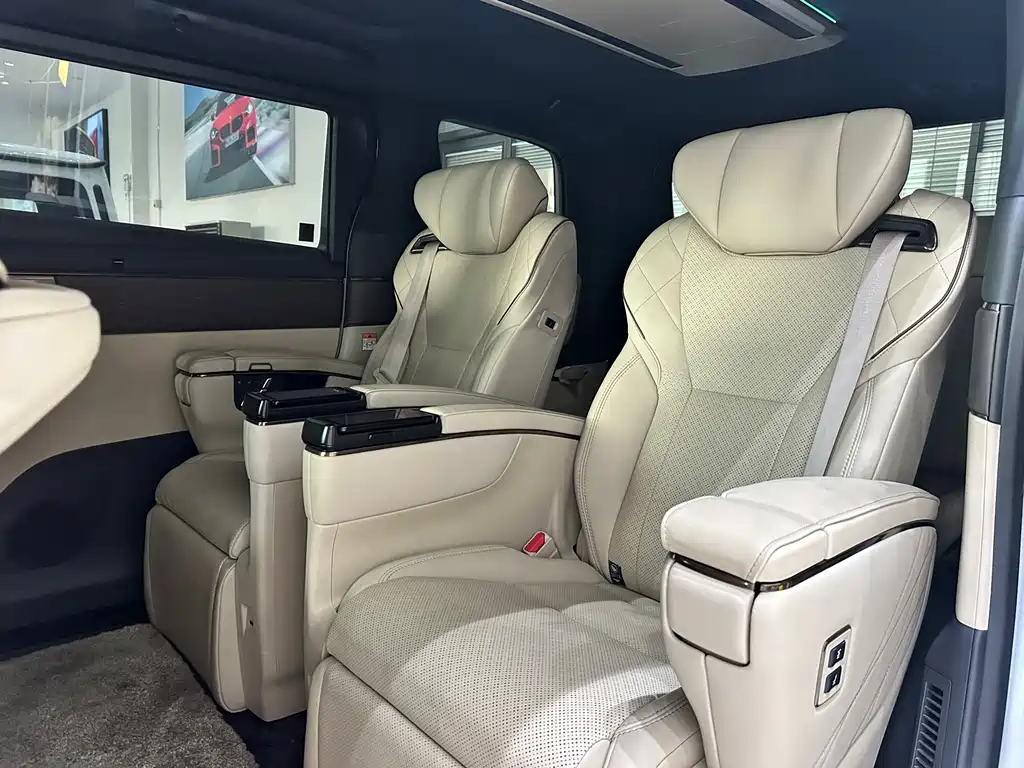 Toyota Vellfire — миниатюра 9