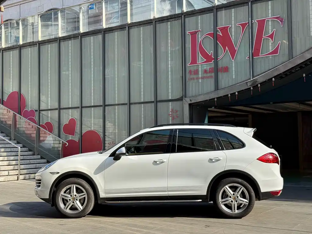 Porsche Cayenne — миниатюра 7