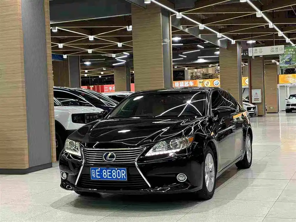 Lexus ES 2015 300h Comfort Edition