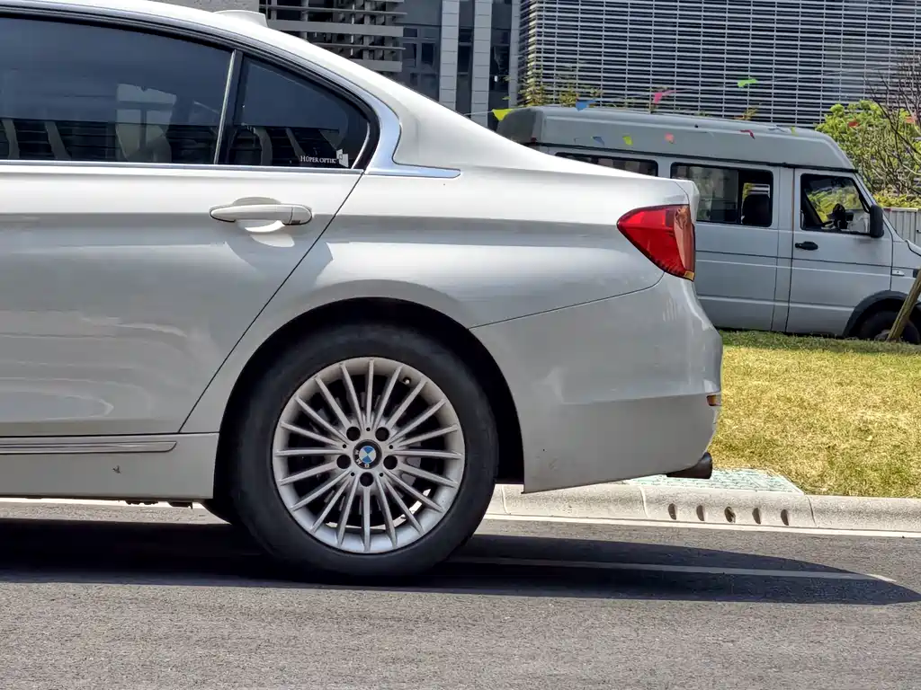 BMW 3 Series — миниатюра 10