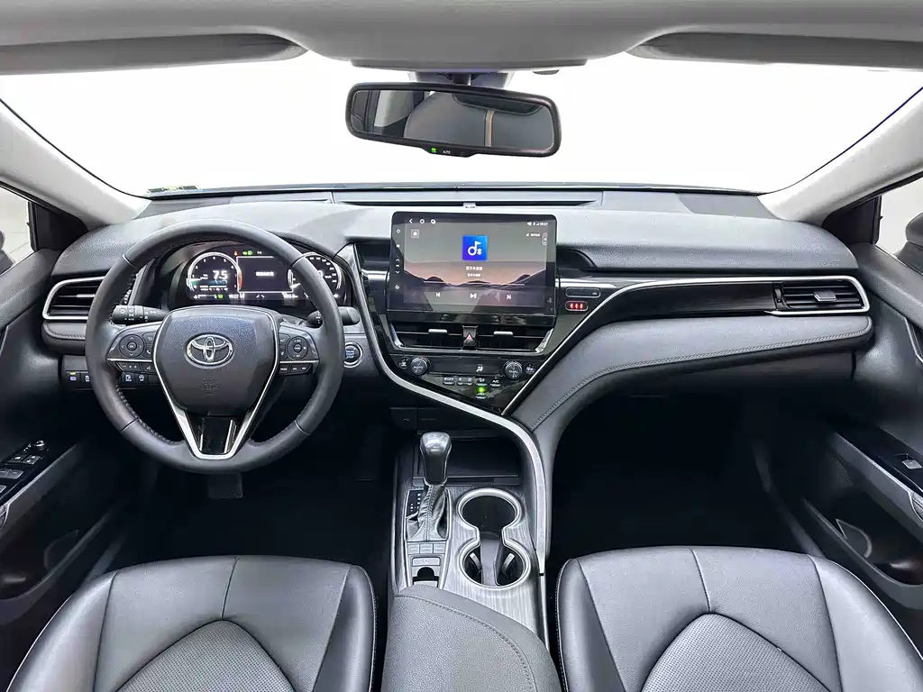 Toyota Camry — миниатюра 9