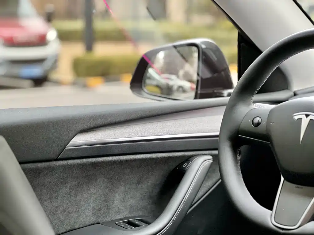 Tesla Model Y — миниатюра 14