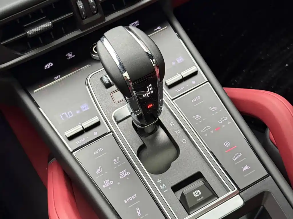 Porsche Cayenne — миниатюра 13