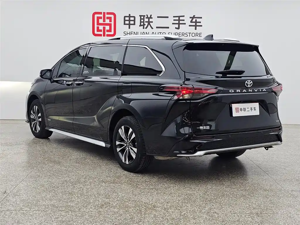 Toyota Granvia 2024 2.5L Luxury