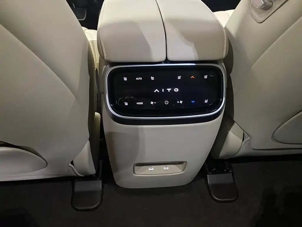 Aito M7 2024 1.5T Smart Drive Pro 5 мест
