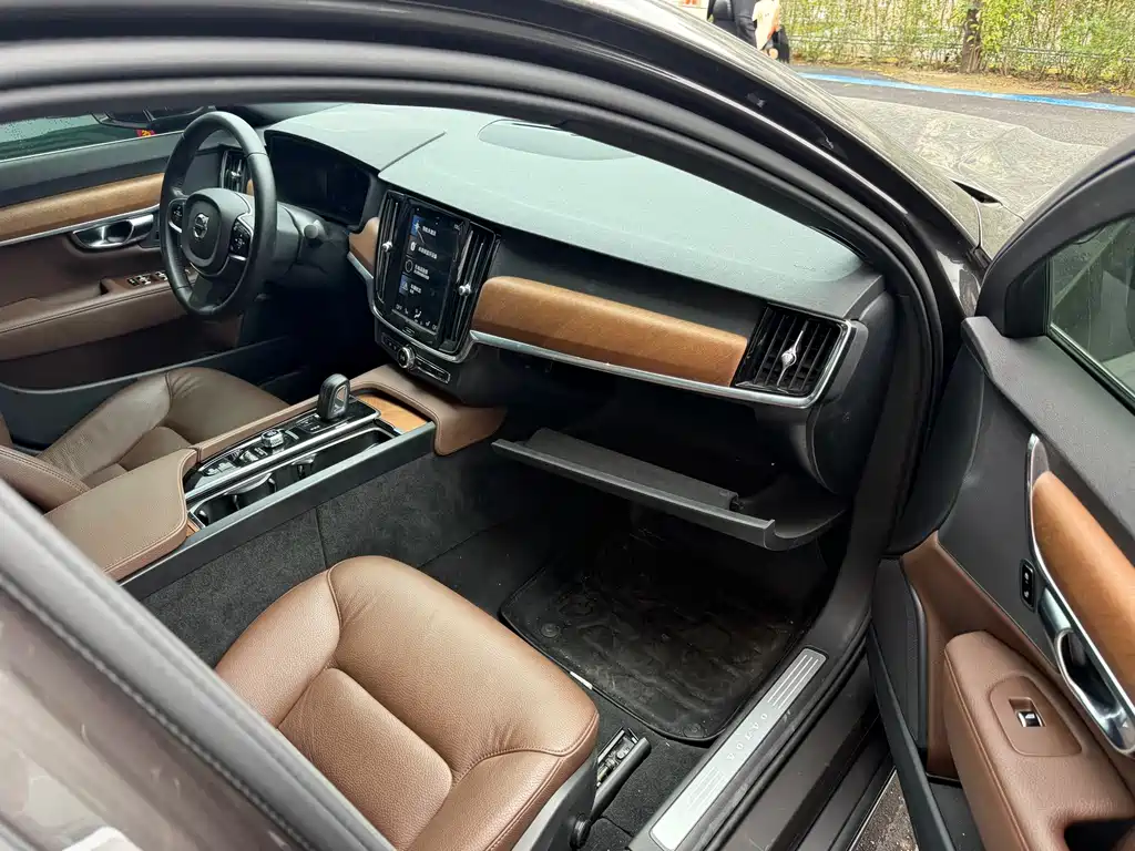 Volvo S90 — миниатюра 8