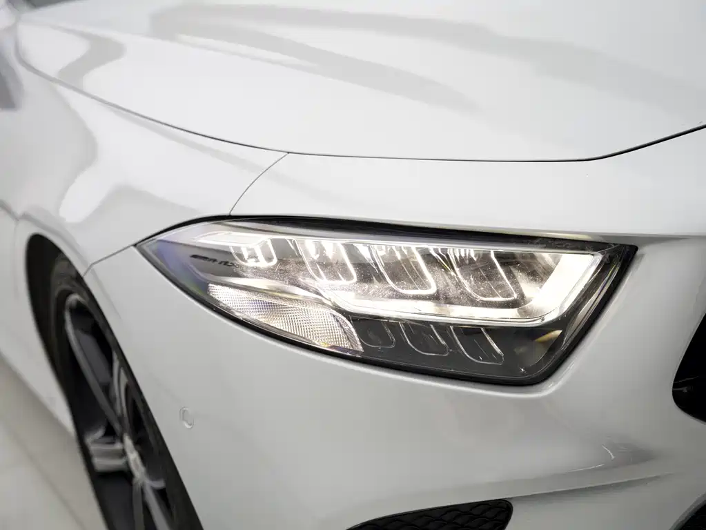Mercedes-Benz CLS — миниатюра 23