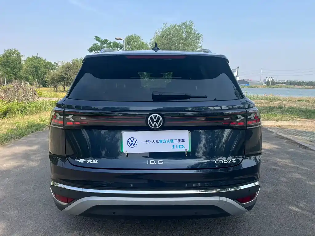 VOLKSWAGEN ID.6 CROZZ