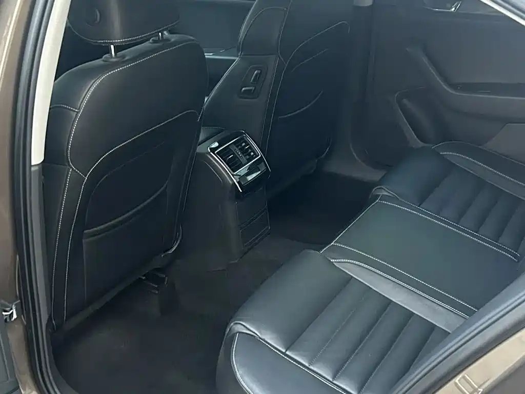 Skoda Superb — миниатюра 5