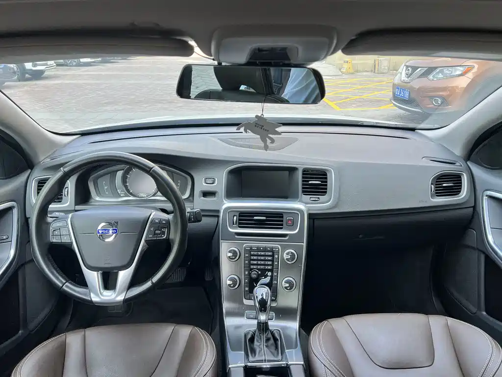 Volvo S60 PHEV — миниатюра 8