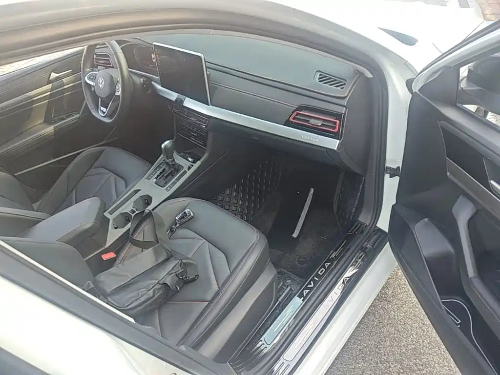 Volkswagen Lavida — миниатюра 9