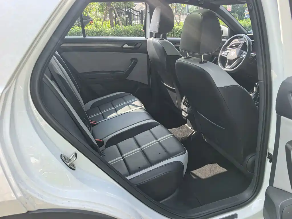Volkswagen T-Roc — миниатюра 7