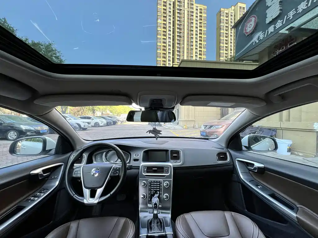 Volvo S60 PHEV — миниатюра 12