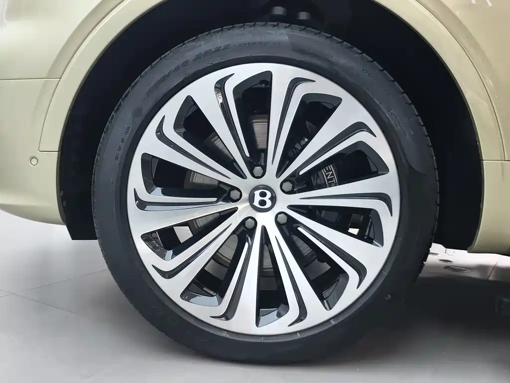 Bentley Bentayga — миниатюра 18