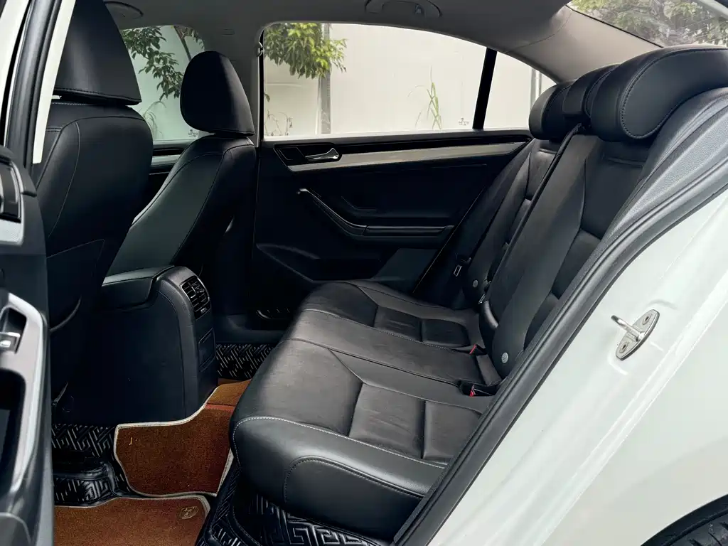 Volkswagen Sagitar 2015 230TSI MT Comfort