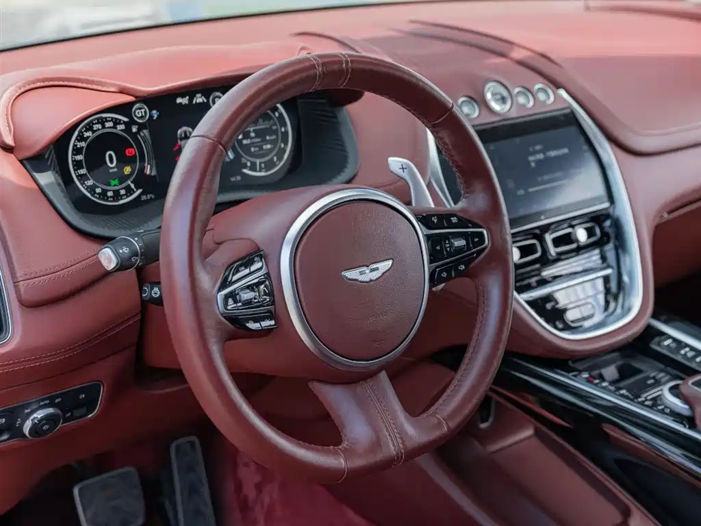Aston Martin DBX 2020 4.0T V8 1913