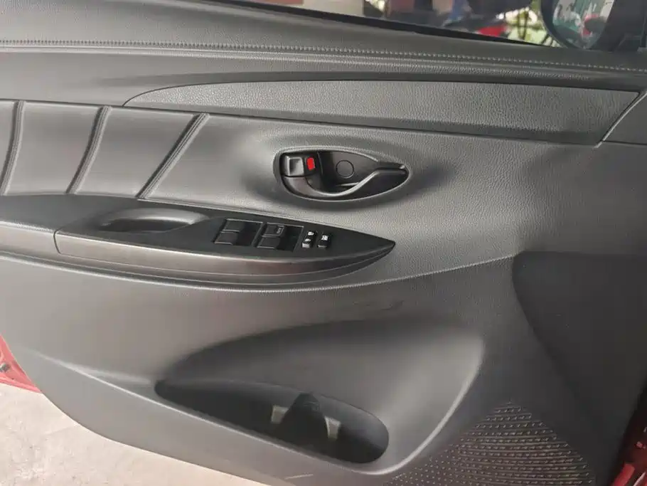 Toyota Yaris L — миниатюра 7