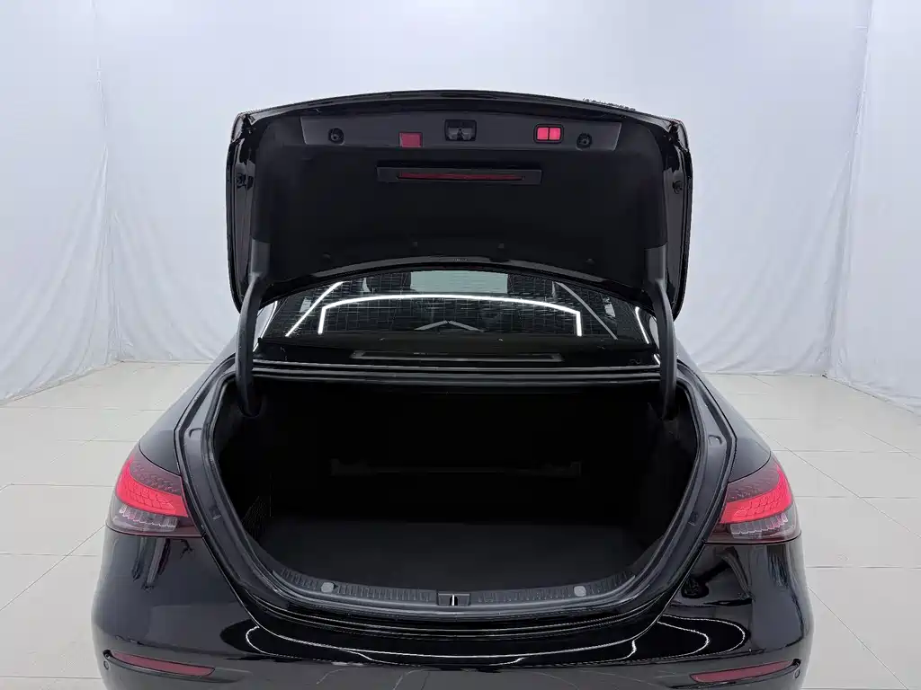 Mercedes-Benz E-Class — миниатюра 15