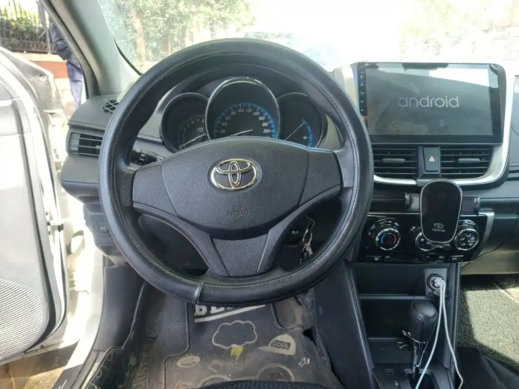 Toyota Yaris L — миниатюра 6