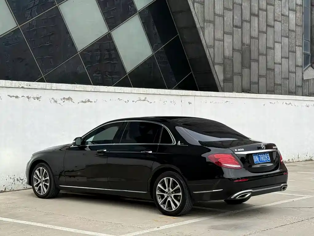 Mercedes-Benz E-Class — миниатюра 4