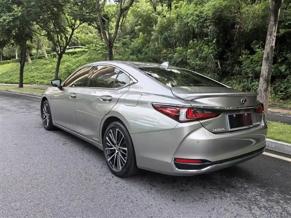 Lexus ES 2021 300h Premium