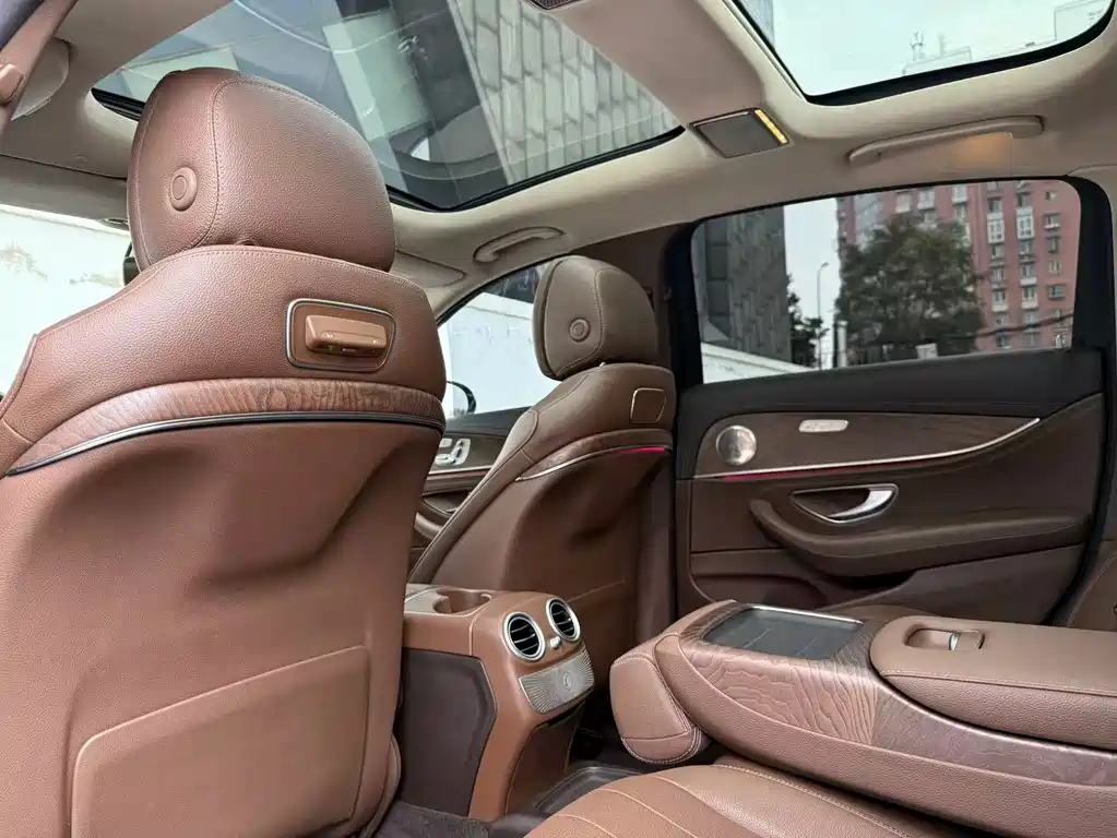 Mercedes-Benz E-Class — миниатюра 13