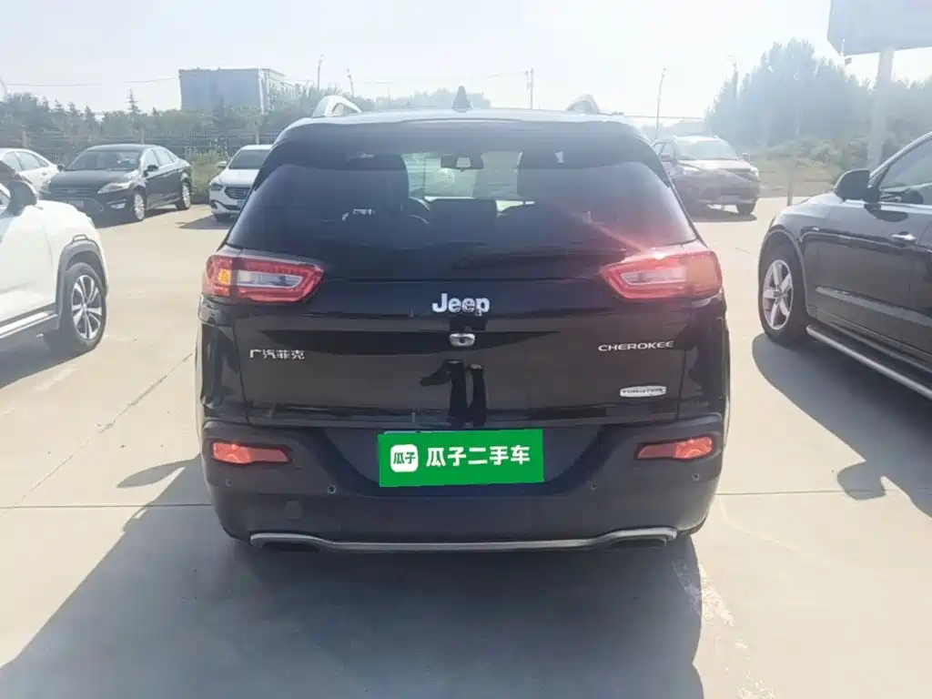 Jeep Cherokee — миниатюра 6