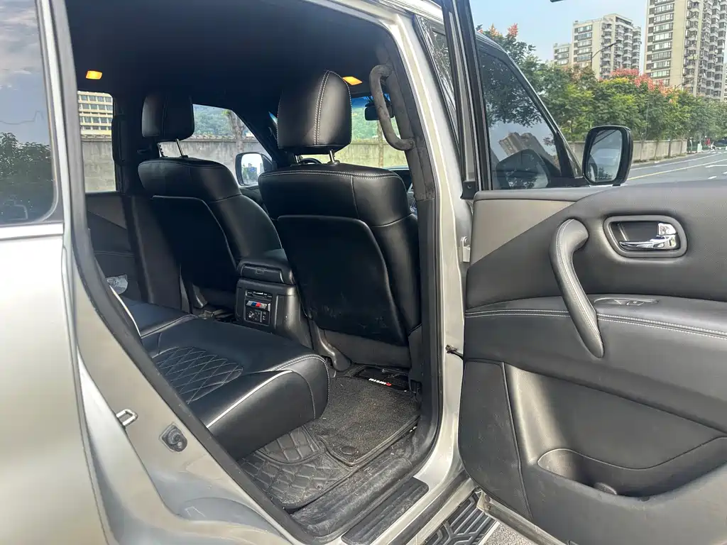 Nissan Patrol — миниатюра 7