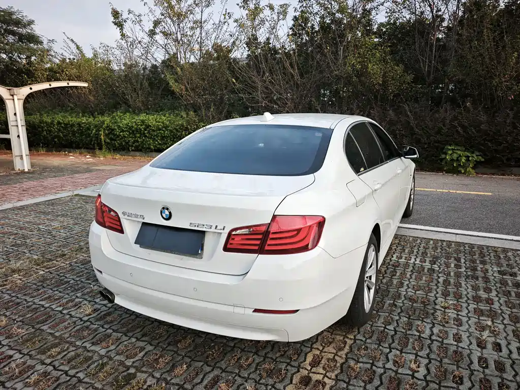 BMW 5 Series — миниатюра 5