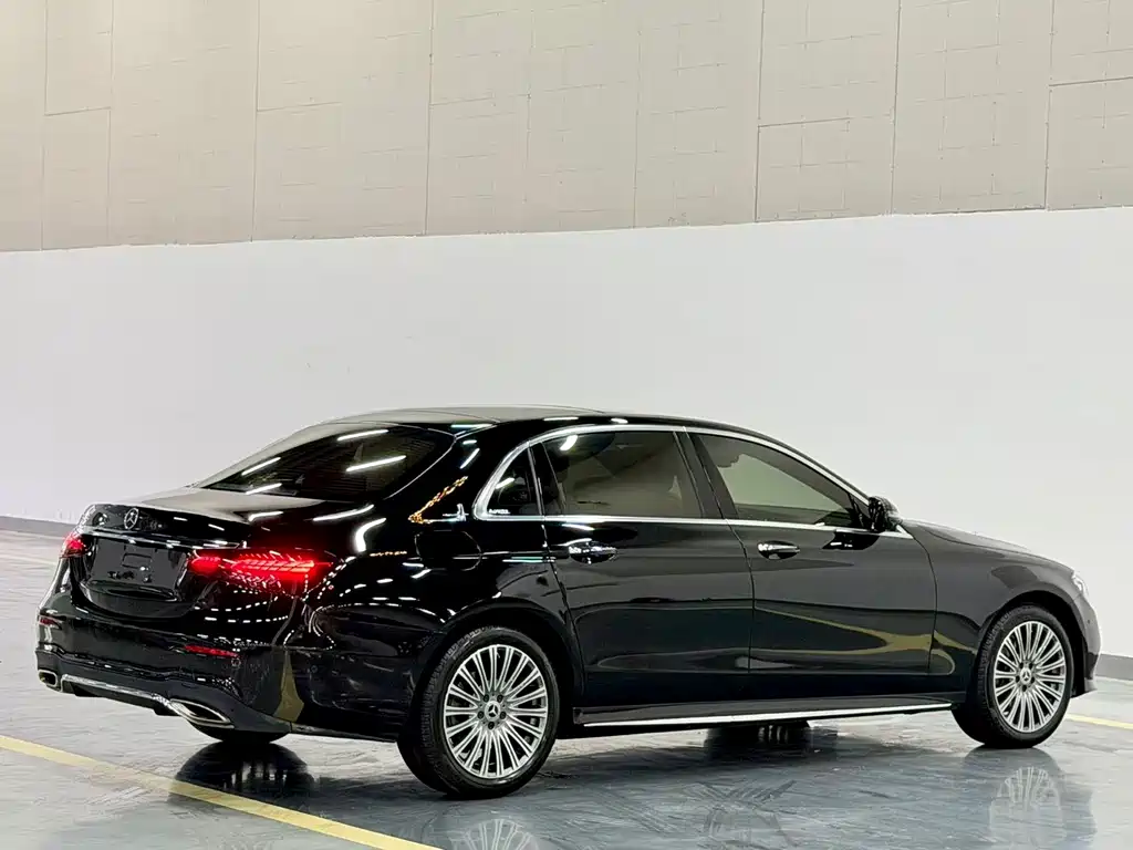 Mercedes-Benz E-Class — миниатюра 9