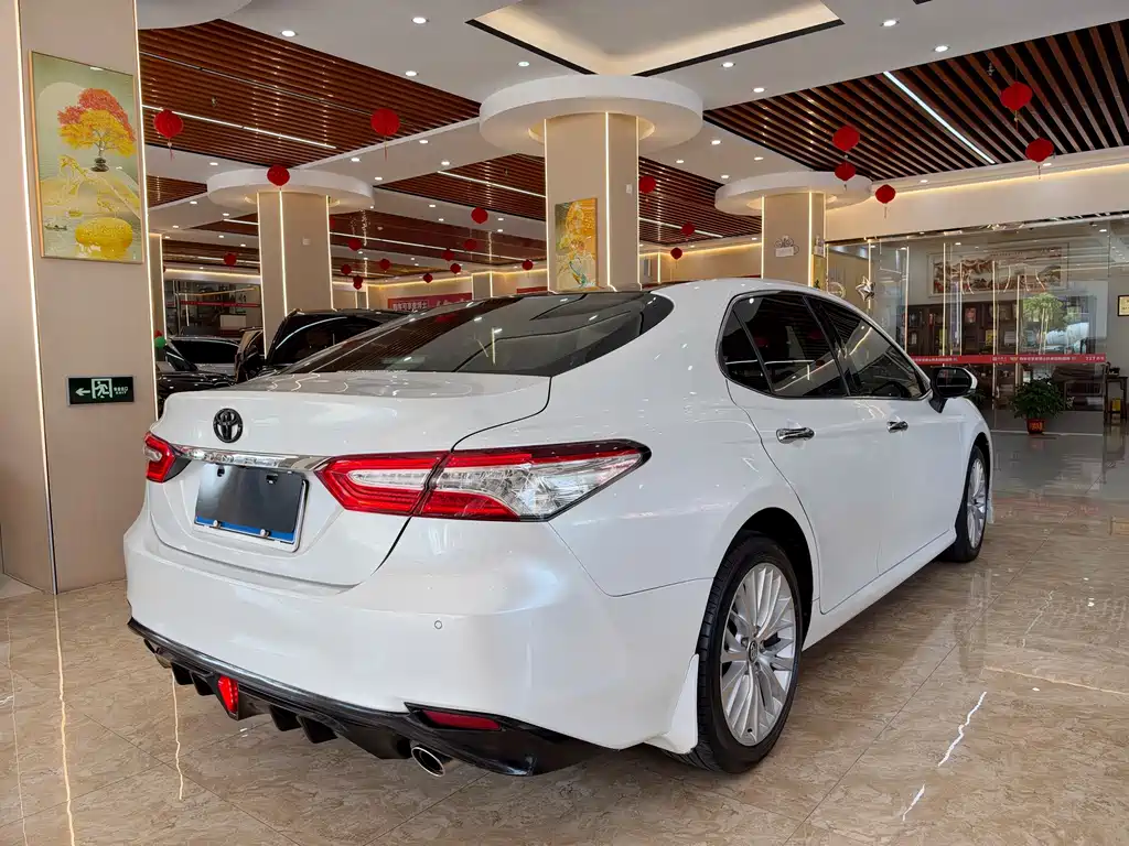 Toyota Camry — миниатюра 4