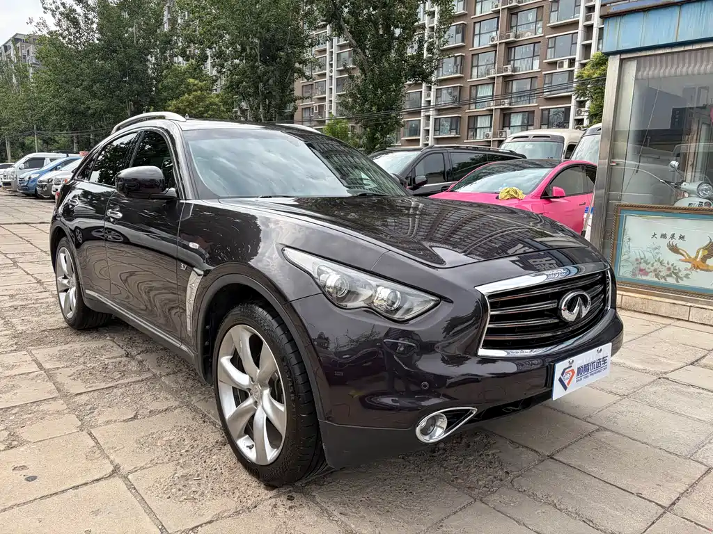 Infiniti QX70 3.7L Standard Edition, фото 3