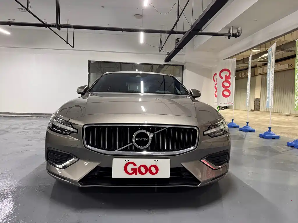 Volvo S60 2022 B4 Luxury