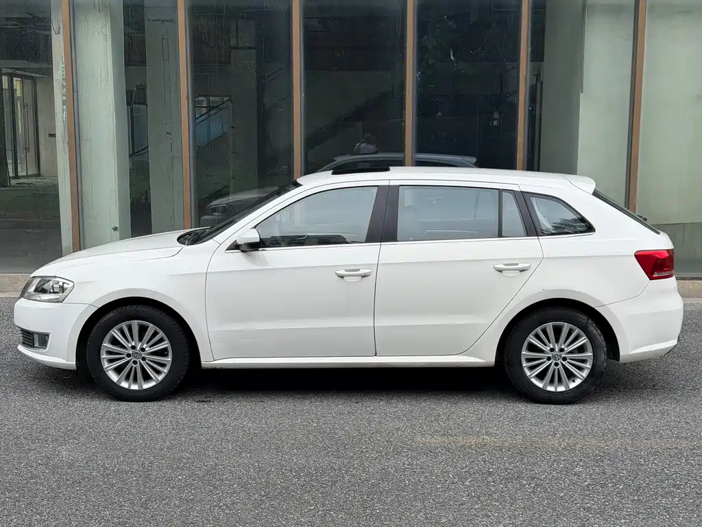 Volkswagen Gran Lavida 2013 1.6L AT Comfort