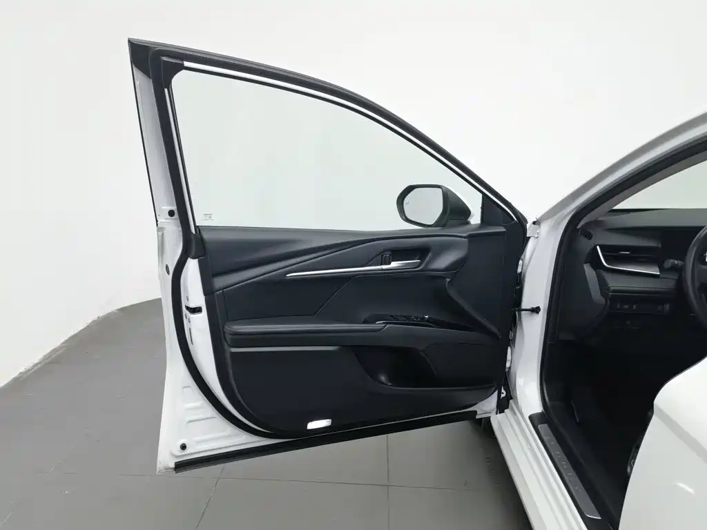 Toyota Camry — миниатюра 8