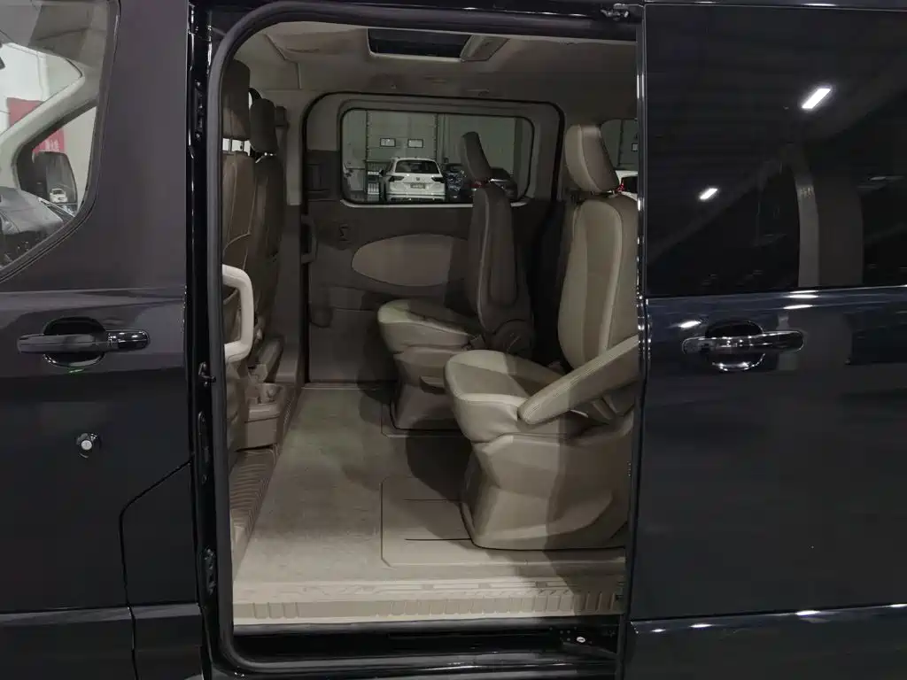 Ford Tourneo — миниатюра 15