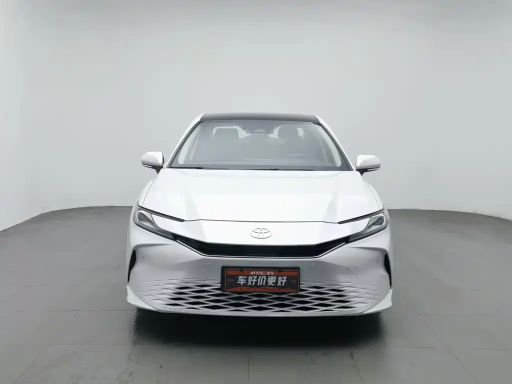 Toyota Camry — миниатюра 3