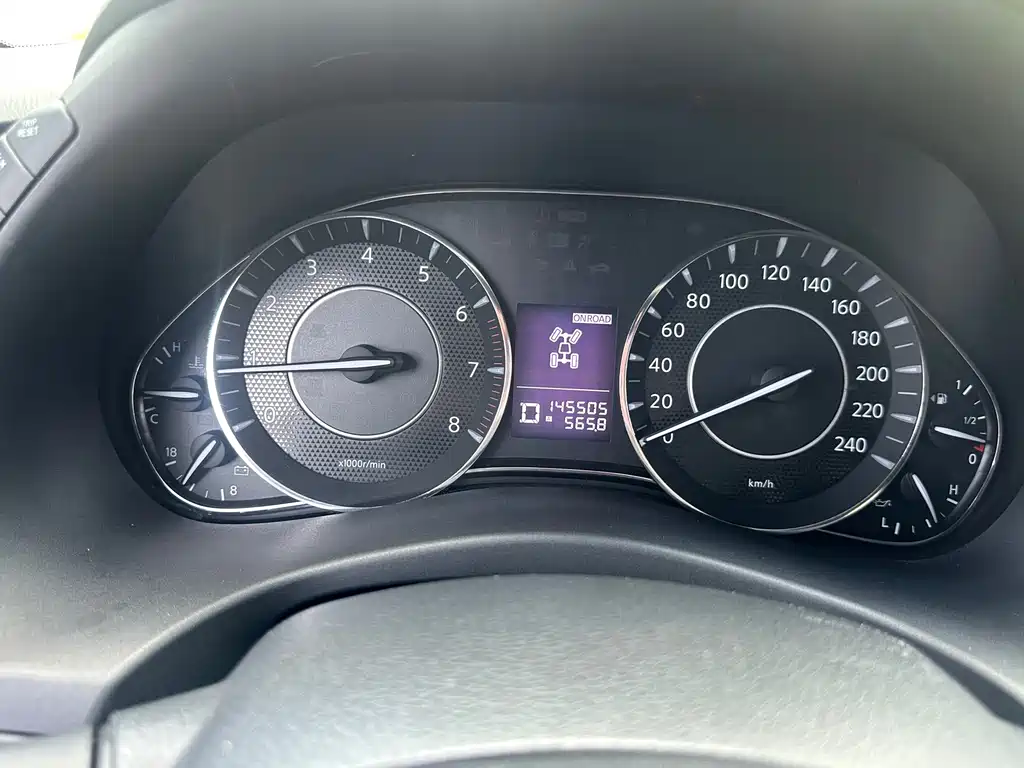 Nissan Patrol — миниатюра 10