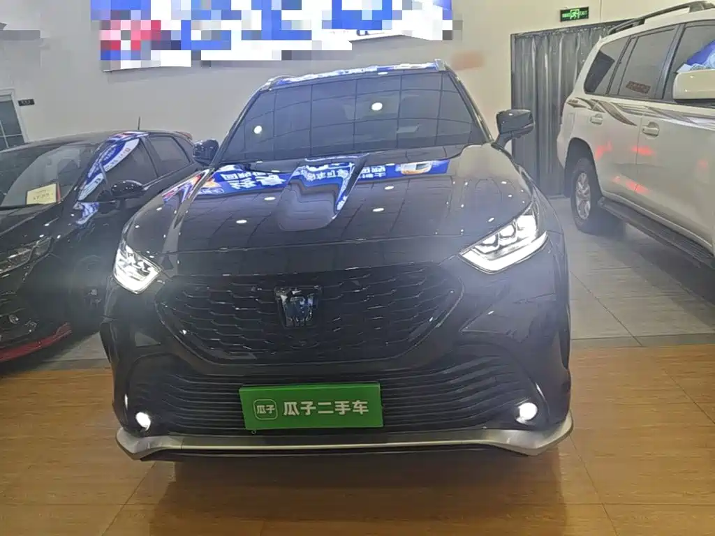 Toyota Crown Kluger — миниатюра 3