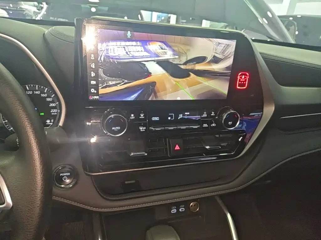 Toyota Crown Kluger — миниатюра 13
