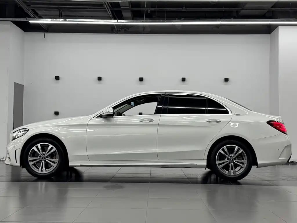Mercedes-Benz C-Class — миниатюра 12