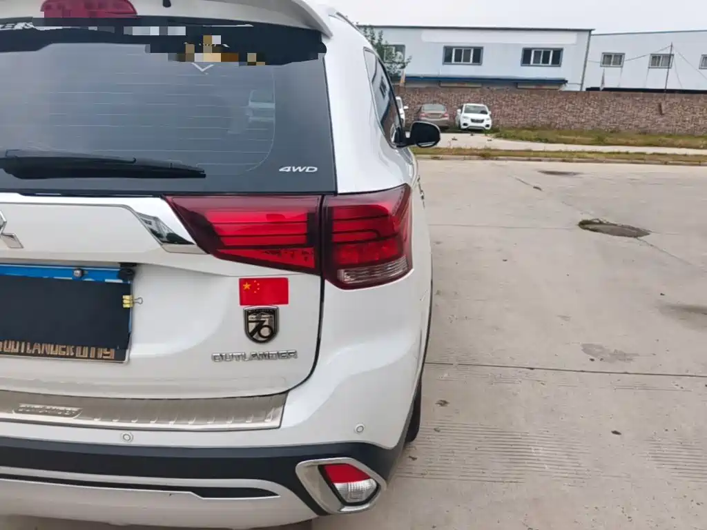 Mitsubishi Outlander — миниатюра 8