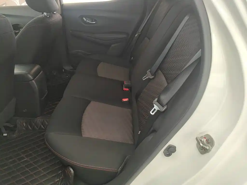 Nissan Bluebird — миниатюра 17