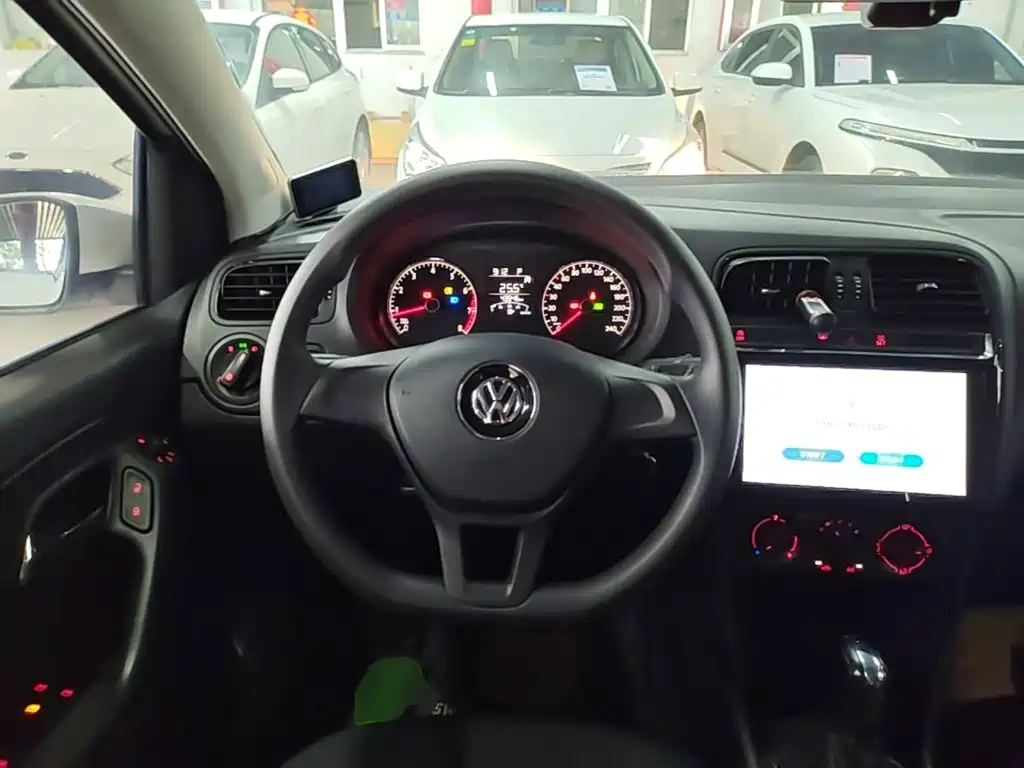 Volkswagen Polo — миниатюра 11
