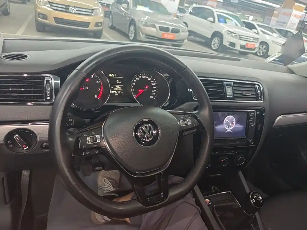 Volkswagen Sagitar 2018 1.6L MT Comfort