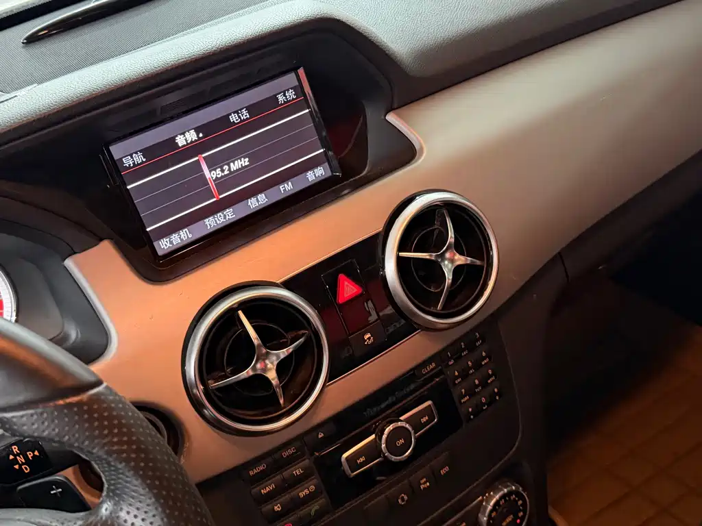 Mercedes-Benz GLK-Class — миниатюра 9