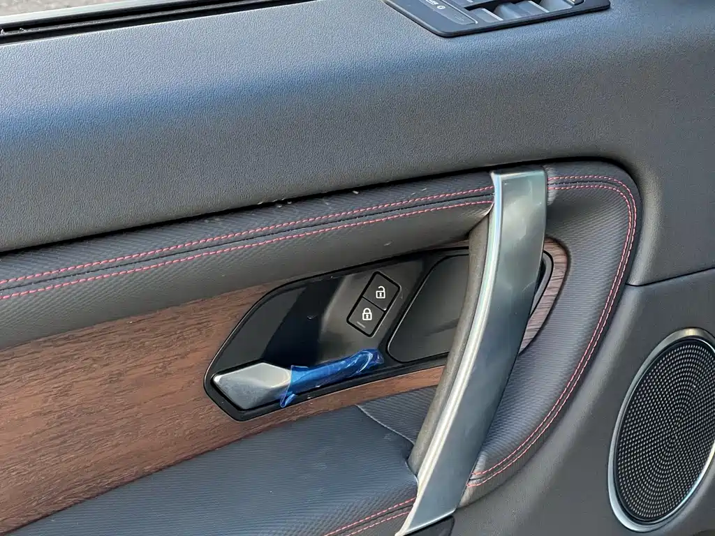 LAND ROVER DISCOVER NEW ENERGY SOURCES FOR SPORTS