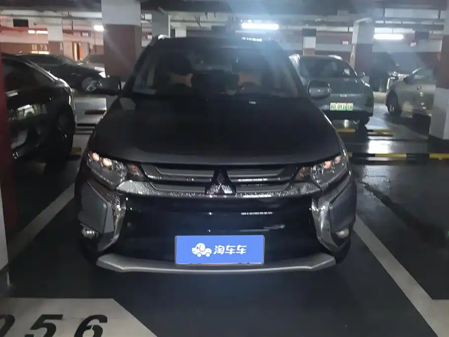 Mitsubishi Outlander 2018 2.4L Elite 5 мест